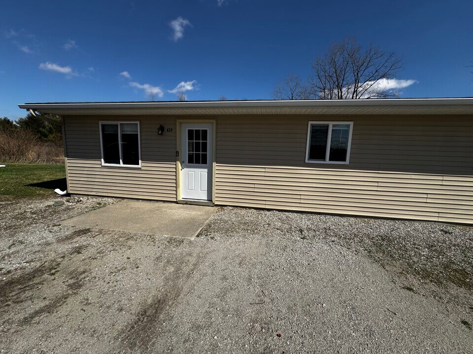 7028 E Heritage Dr in Pierceton, IN - Building Photo