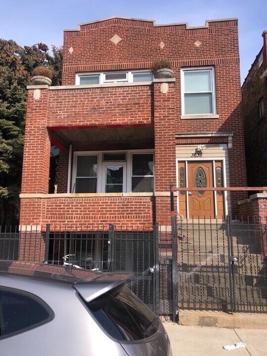 3638 W Diversey Ave in Chicago, IL - Building Photo