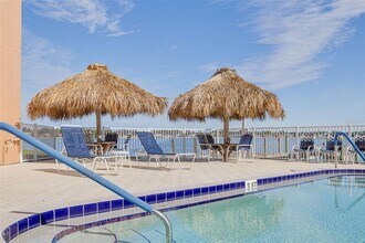 7430 Sunshine Skyway Ln S in St. Petersburg, FL - Building Photo - Building Photo