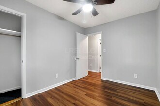 8001 Bluebonnet Rd in Louisville, KY - Building Photo - Building Photo