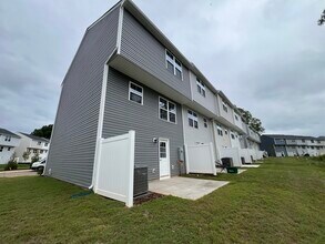 7102 Capstan Ter in Charlotte, NC - Building Photo - Building Photo