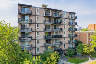 Wickham Place in Calgary, AB - Building Photo