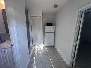 1111 NE 204th Ter, Unit #0 in Miami, FL - Foto de edificio - Building Photo