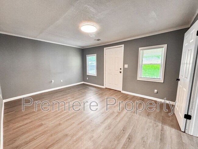 10031 E Wilson Rd in Independence, MO - Building Photo - Building Photo