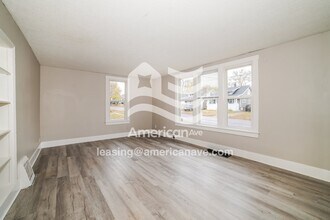 1120 W McClure Ave in Peoria, IL - Building Photo - Building Photo