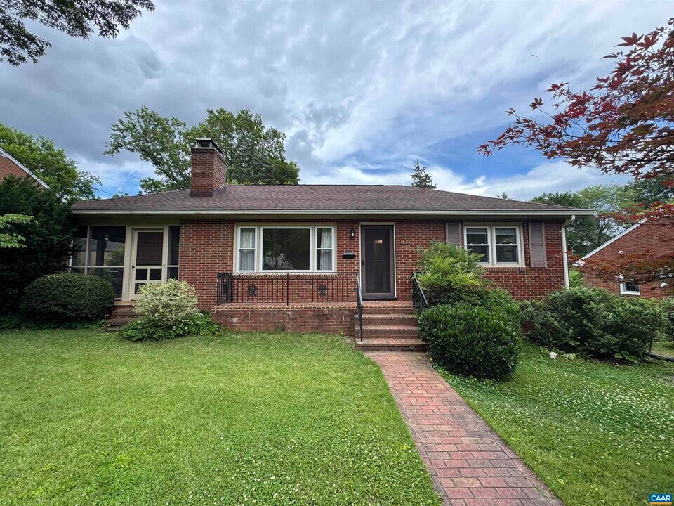 126 Azalea Dr in Charlottesville, VA - Building Photo