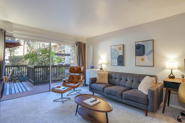 6202 Friars Rd in San Diego, CA - Foto de edificio - Building Photo