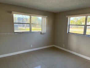 8020 N Colony Cir in Tamarac, FL - Building Photo - Building Photo
