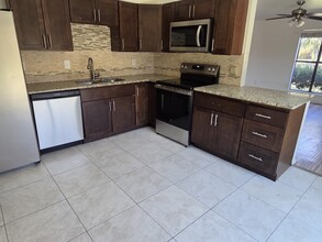 2202 East Crosby Road in Carrollton, TX - Building Photo - Building Photo