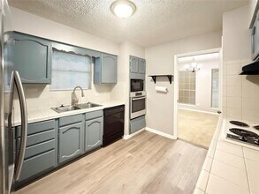 9907 Windriver Dr in Houston, TX - Building Photo - Building Photo