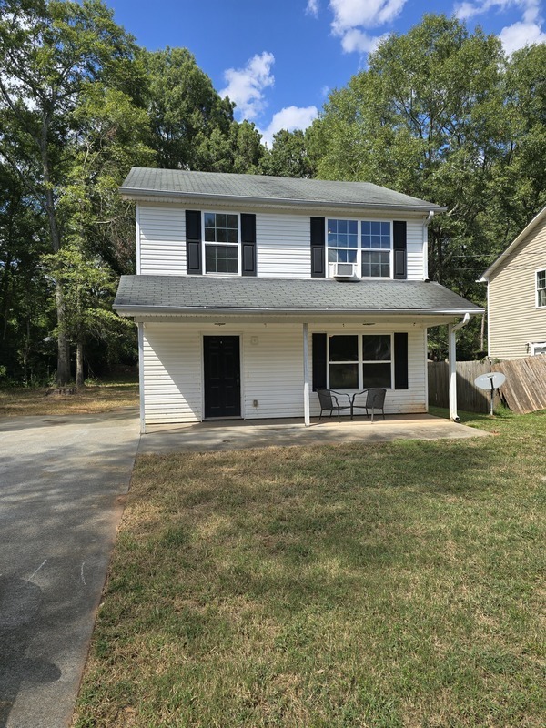 905 Davis St in Monroe, GA - Foto de edificio - Building Photo