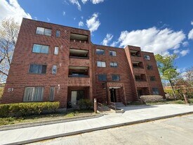 51 John St in Brookline, MA - Building Photo