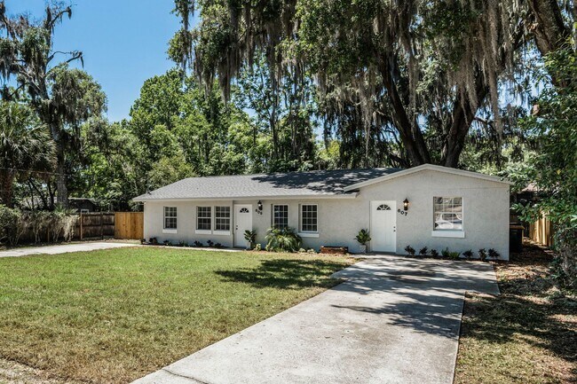 property at 607 S Clayton St