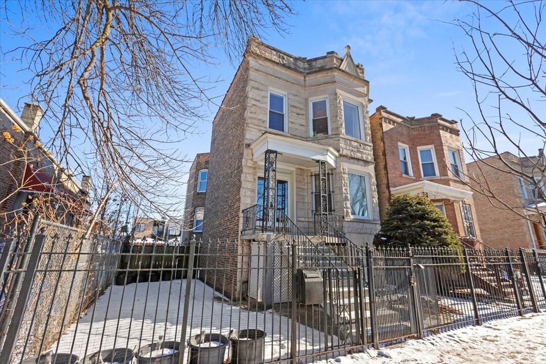 1321 N Avers Ave in Chicago, IL - Building Photo