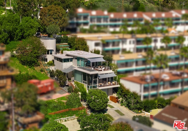 26645 Latigo Shore Dr in Malibu, CA - Building Photo - Building Photo