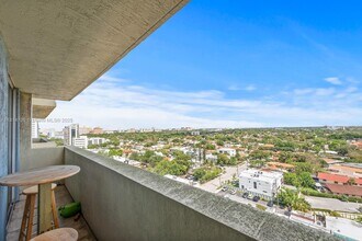 3000 Coral Wy in Coral Gables, FL - Building Photo - Building Photo