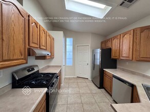 338 W Azure Ave in North Las Vegas, NV - Building Photo - Building Photo