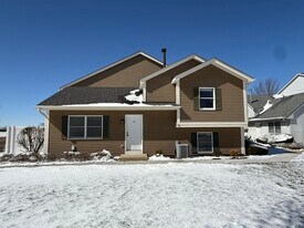 39 Spuhler Dr in Batavia, IL - Building Photo