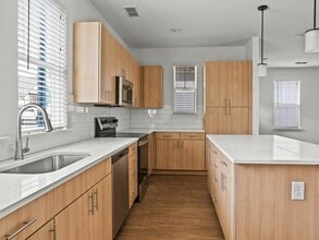 LEO at Cypress Creek in San Antonio, FL - Building Photo - Building Photo