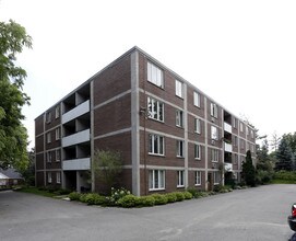 2 Grove St in Barrie, ON - Building Photo - Building Photo