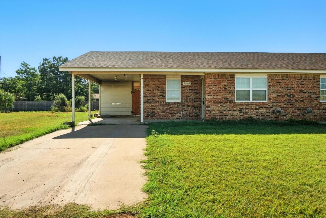 2319 N Danville Dr in Abilene, TX - Building Photo
