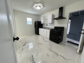 2436 Adriatic Ave-Unit -C in Long Beach, CA - Foto de edificio - Building Photo