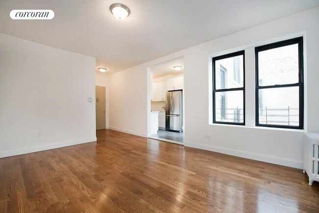 61-09 39th Avenue H6 in Queens, NY - Building Photo - Building Photo