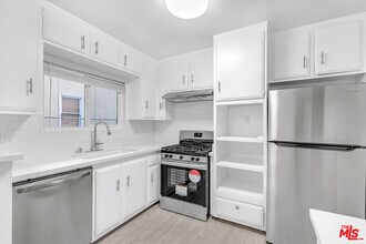 739 Croft Ave in Los Angeles, CA - Building Photo - Building Photo