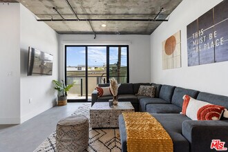 3800 Mentone Ave in Culver City, CA - Foto de edificio - Building Photo