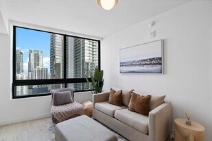 225 N Miami Ave, Unit SI FL28-ID1380779P in Miami, FL - Building Photo