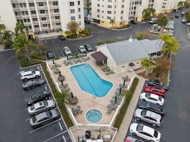 1200 Country Club Dr, Unit 3303 in Largo, FL - Building Photo