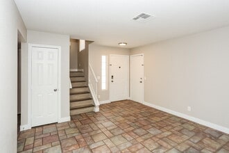 3313 Salmon Creek Dr in Las Vegas, NV - Building Photo - Building Photo