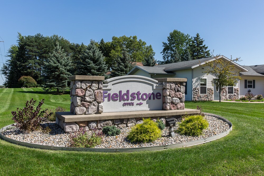 Fieldstone Apartments in Caledonia, MI