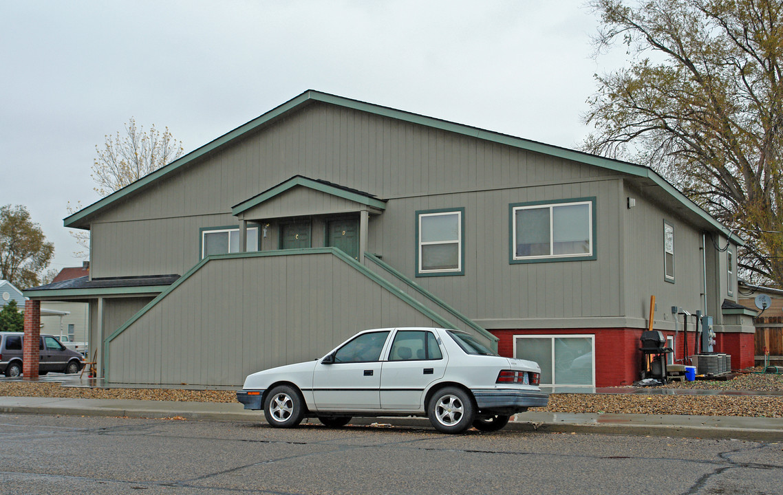 596 SW 1st St in Ontario, OR - Building Photo