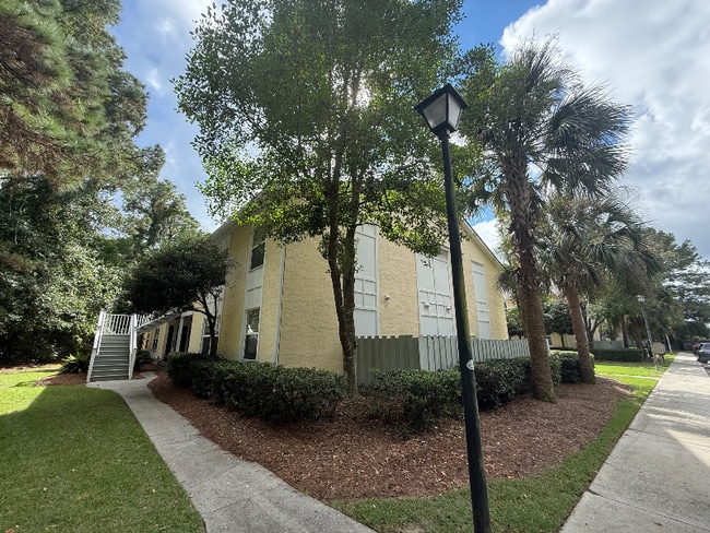 341 W Coleman Blvd in Mount Pleasant, SC - Building Photo - Building Photo