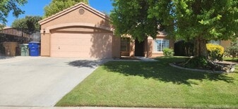 10712 Sunset Canyon Dr in Bakersfield, CA - Building Photo