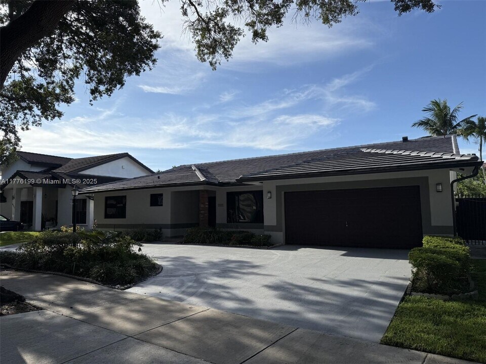 8321 NW 167th Terrace in Hialeah, FL - Building Photo