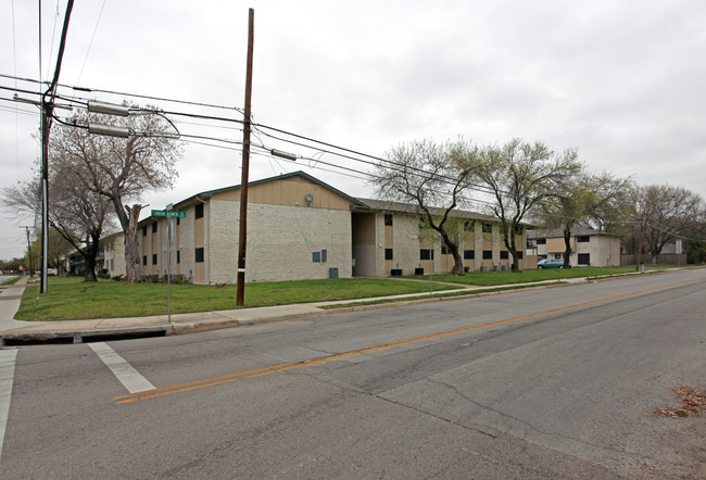 Colony House Apartments in Irving, TX - Building Photo - Building Photo