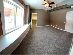 713 4th Ave, Unit 2nd floor Loft in Holdrege, NE - Foto de edificio - Building Photo