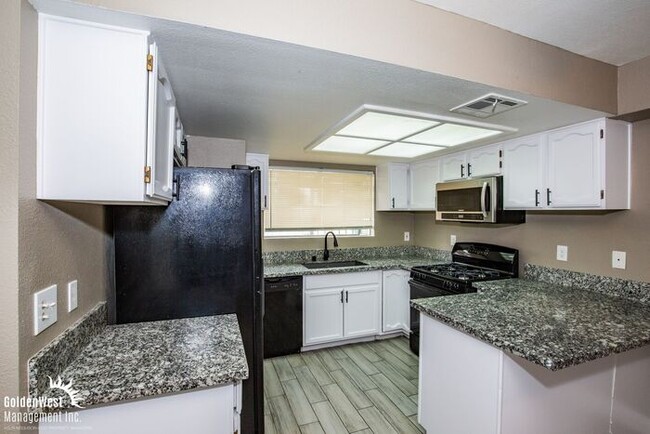 898 Slumpstone Way in Las Vegas, NV - Building Photo - Building Photo