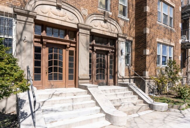 2018 Commonwealth Ave, Unit 1 in Boston, MA - Foto de edificio - Building Photo