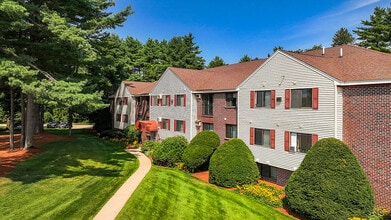 Devonshire Village in Manchester, NH - Foto de edificio - Building Photo