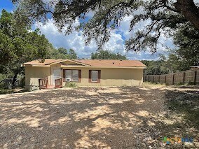 622 Spike Buck Run in Canyon Lake, TX - Foto de edificio