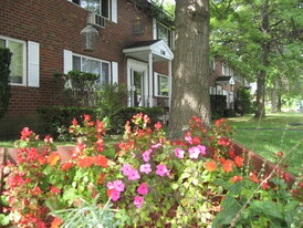 Harbour Point Gardens in Troy, NY - Building Photo