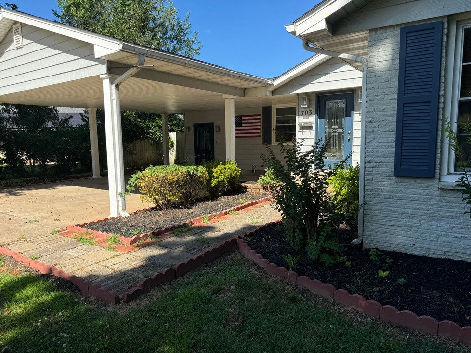 703 Shipley St in Springdale, AR - Building Photo