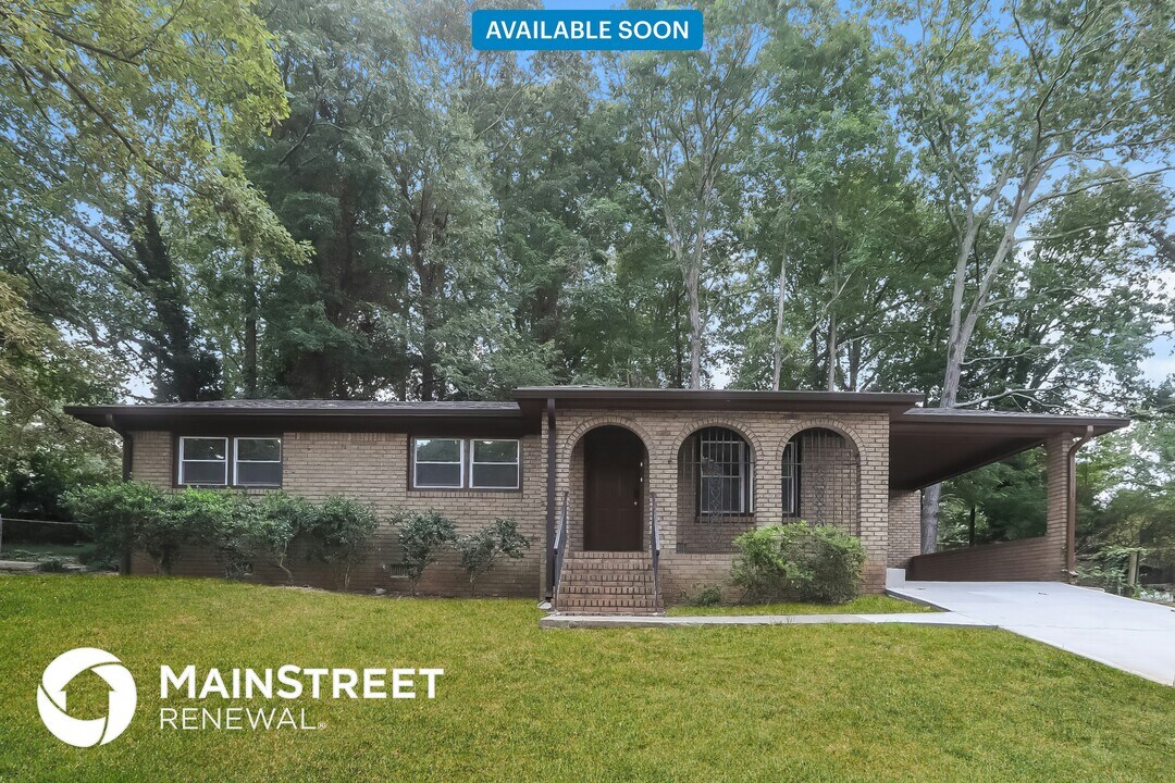 613 San Pablo Ct in Stone Mountain, GA - Building Photo