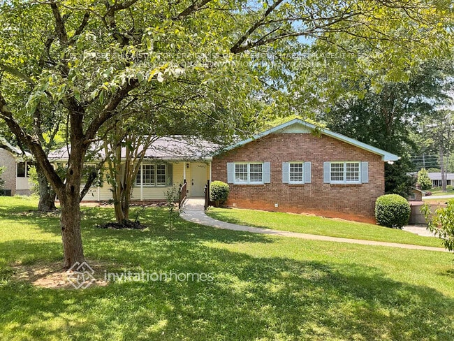 property at 680 Foxcroft Cir SE