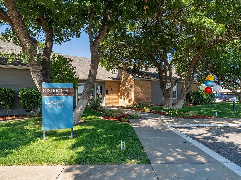 District West in Lubbock, TX - Building Photo