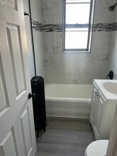 3348 W Van Buren St, Unit 1 in Chicago, IL - Foto de edificio - Building Photo