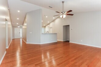 14090 Crestwick Dr W in Jacksonville, FL - Building Photo - Building Photo